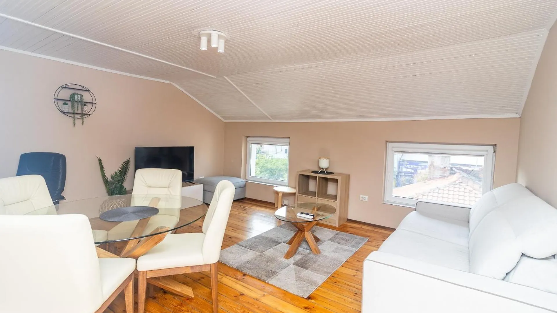 Homy & Stylish Centrally Located Apartment Sofia